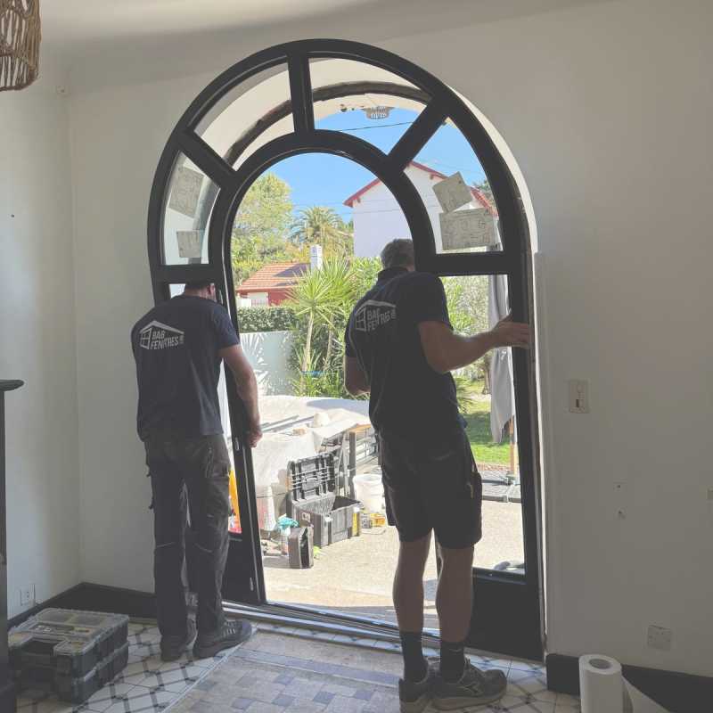 Vitrage effet miroir de la porte d’entrée ATULAM à Boucau