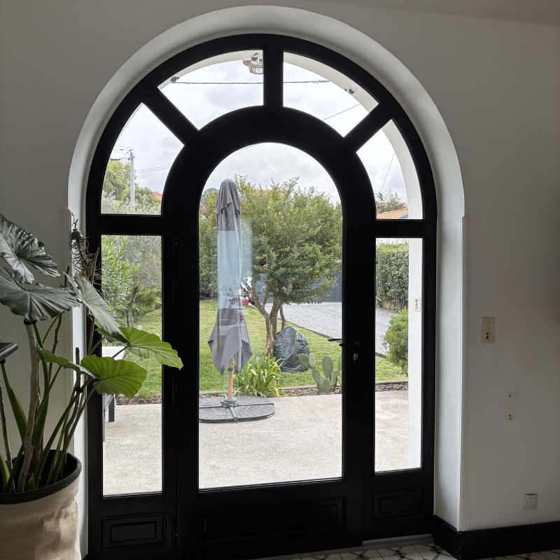 Porte double cintrée sur mesure ATULAM installée à Boucau